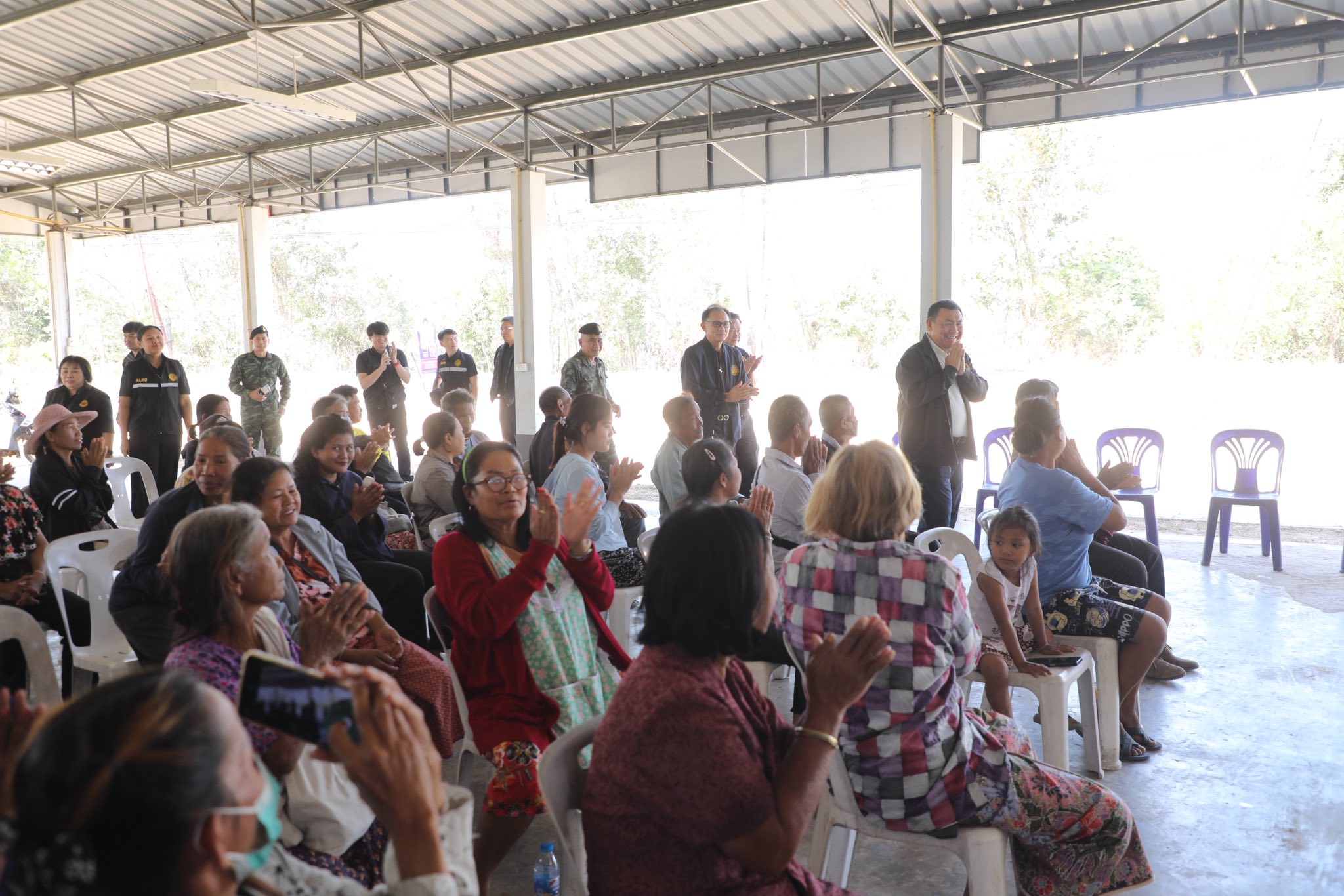 title - เลขาฯ ส.ป.ก. รุดให้กำลังใจพี่น้องเกษตรกรในเขตปฏิรูปที่ดินพื้นที่ชายแดนอุบลฯ ใกล้จุดสู้รบเพียง 7 กม.